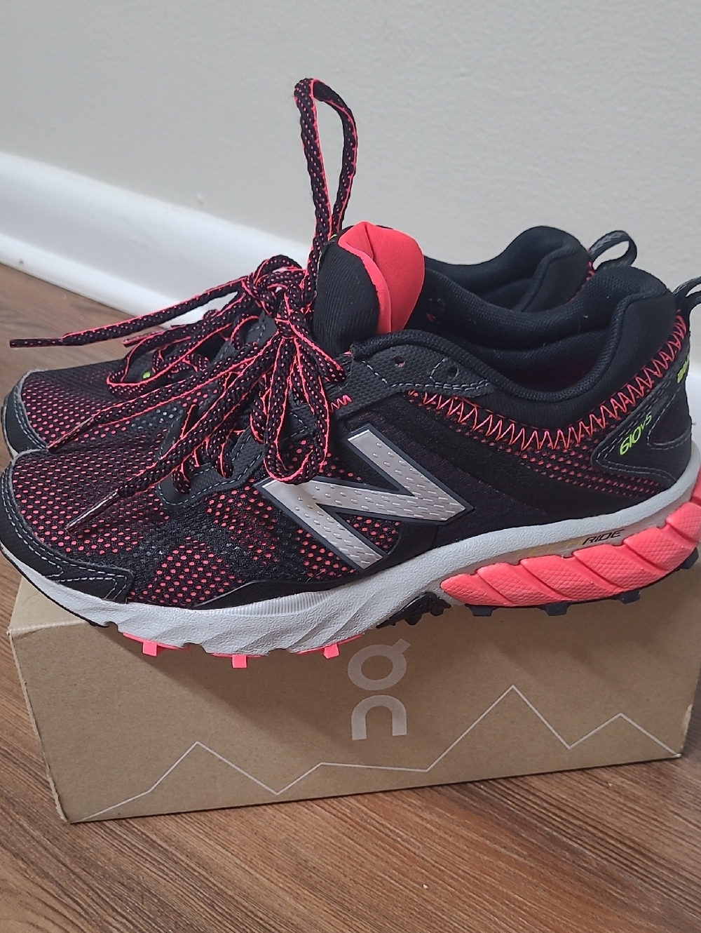New Balance Black & Pink Women's Trail Sneakers